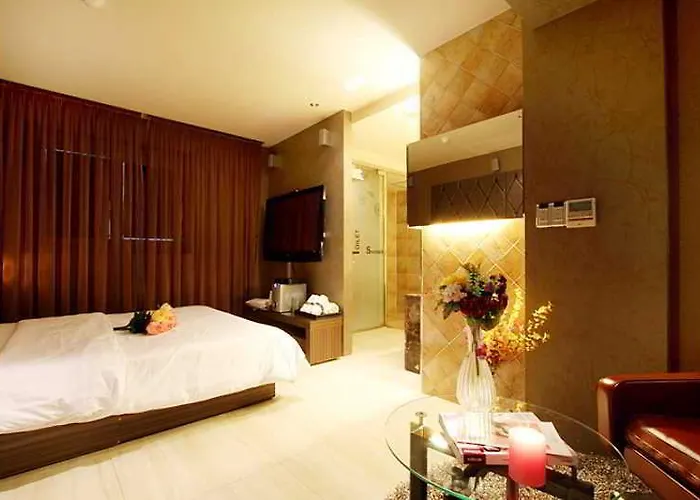 Hip Motel 2*