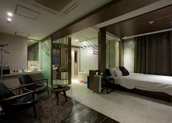 Hip Motel 2*